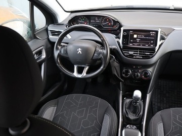 Peugeot 2008 I SUV Facelifting 1.2 PureTech 130KM 2017 Peugeot 2008 1.2 PureTech, Salon Polska, zdjęcie 6