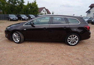 Opel Astra J Sports Tourer Facelifting 1.7 CDTI ECOTEC 110KM 2013 Opel Astra 1.7d-klimatron-duze radio-alu-0placony 1.7 Diesel 110KM, zdjęcie 16