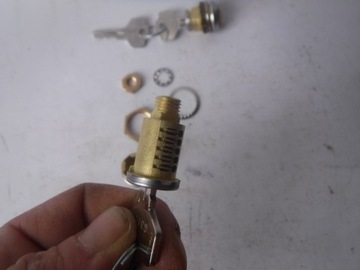 РУЧКА ДВЕРИ ХОЛОДИЛЬНИКА ВСТАВКА КОНТЕЙНЕРА ИЗОТЕРМА