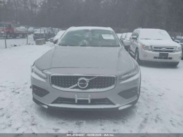 Volvo V60 II  2023 Volvo V60 Cross Country B5 Ultimate 2023 2.0l 2.0 Benzyna 247KM, zdjęcie 8