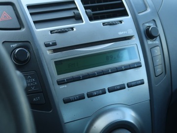 Toyota Yaris II Hatchback 5d 1.0 VVT-i 69KM 2009 Toyota Yaris 1.0 VVT-i, Salon Polska, Serwis ASO, zdjęcie 11