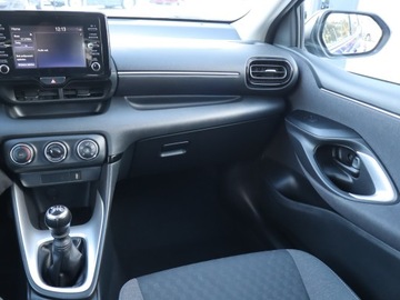 Toyota Yaris IV Hatchback 1.5 Dynamic Force 125KM 2023 Toyota Yaris 1.5 VVT-i, Salon Polska, zdjęcie 7