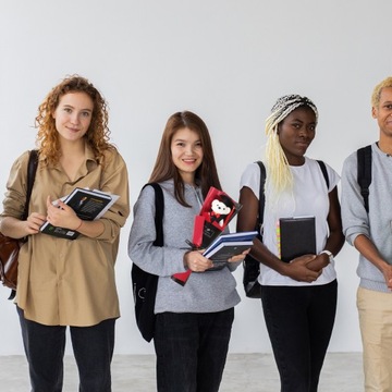 Выпускной букет-подарки мини-мягкие игрушки для выпускников