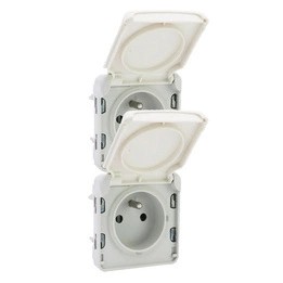 PLEXO55 Gniazdo podwójne pionowe 2x2P Z BIAŁY