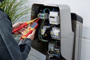 ТЕСТЕР НАПРЯЖЕНИЯ И ПРОБЛЕМНОСТИ ИЗМЕРИТЕЛЬ НАПРЯЖЕНИЯ 0,5–1000 В переменного тока CAT IV