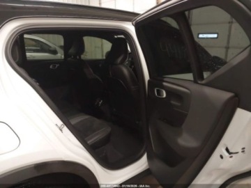 Volvo XC40 2021 Volvo XC 40 T5 R-Design 2021 2.0 Benzyna 248KM, zdjęcie 12