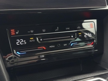 Volkswagen Passat B8 Variant Facelifting 2.0 TDI SCR 150KM 2023 Volkswagen Passat TDI 150KM Elegance LED Matrix Nawigacja Martwe pole, zdjęcie 22