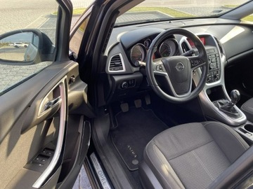 Opel Astra J Hatchback 5d 1.7 CDTI ECOTEC 125KM 2010 Opel Astra Zarejestrowany Klimatronic dwustrefowy, zdjęcie 10