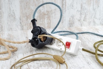 czarna złodziejka rozgałęźnik do gniazdka rozdzielacz potrójny wtyczki loft