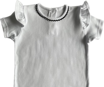 BLUZKA BIAŁA Z FALBANKĄ KRÓTKI RĘKAW ROZ. 104