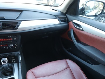 BMW X1 E84 Crossover sDrive18d 143KM 2010 BMW X1 sDrive18d, Klima, Klimatronic, zdjęcie 7