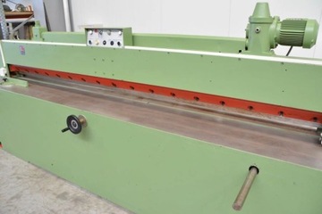 ГИЛЬОТИНА ДЛЯ ОБРАБОТКИ ШПОНА - 3100мм