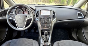 Opel Astra J Sedan 1.4 Turbo ECOTEC 140KM 2013 Opel Astra Lift 1.4 Turbo 140KM BiXenony Ledy NawiPL PółSkóra Grzana Kiera, zdjęcie 4