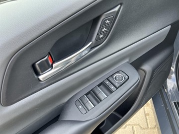 Toyota Prius V (XW60) 2.0  Hybrid Dynamic Force Plug-in 223KM 2023 Toyota Prius Plug-in Hybrid Executive V (2023-), zdjęcie 14