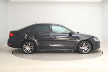 Volkswagen Jetta VI Sedan 1.6 TDI CR DPF 105KM 2012 VW Jetta 1.6 TDI, Salon Polska, Klima,ALU, zdjęcie 5