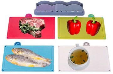 НАБОР ИЗ 4 ПЛАСТИКОВЫХ РАЗДЕЛОЧНЫХ ДОСОК НА ПОДСТАВКЕ ДЛЯ МЯСА, ОВОЩЕЙ, РЫБЫ