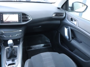 Peugeot 308 II SW Facelifting 1.2 PureTech 130KM 2018 Peugeot 308 1.2 PureTech, Salon Polska, Skóra, zdjęcie 7