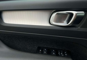 Volvo XC40 Crossover Plug-In 1.5 T5 Plug-in Hybrid 262KM 2021 Volvo XC 40 Plug-In T5 Navi Virtual Parktronic Tempomat Piekny kolor, zdjęcie 35