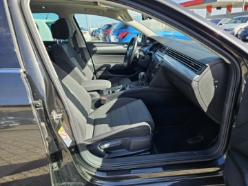 Volkswagen Passat B8 Variant Facelifting 2.0 TDI SCR 150KM 2021 Volkswagen Passat Variant 2,0 diesel 150KM DSG LED, zdjęcie 7