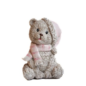 Figurka MIŚ SIEDZĄCY RÓŻOWA CZAPKA 13 cm (A)