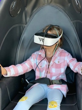 двойное кресло, VR-симулятор, очки с сенсорным монитором