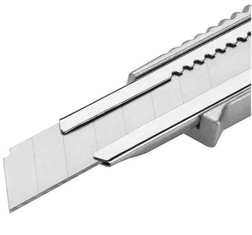 НОЖ ДЛЯ ОБОЙНЫХ НОЖОВ ДЛЯ РЕЗКИ МЕТАЛЛИЧЕСКОЙ ОБИВКИ СЛОМАННОЕ ЛЕЗВИЕ 18мм