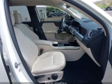 Mercedes GLB 2022 Mercedes-Benz GLB 2022 MERCEDES-BENZ GLB 250 4MATIC 2.0 Benzyna 221KM, zdjęcie 4