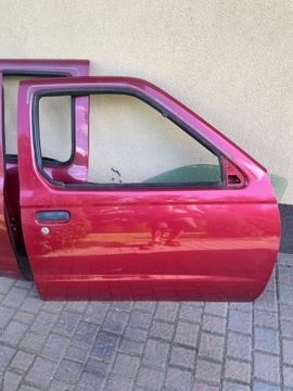 NISSAN NAVARA D22 DVEŘE PRAVÝ PŘEDNÍ PRAVÉ