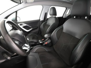 Peugeot 2008 I SUV Facelifting 1.2 PureTech 110KM 2019 Peugeot 2008 Crossway, Kamera, Panorama, Navi, zdjęcie 12