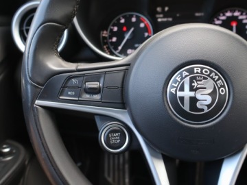 Alfa Romeo Giulia II Sedan 2.0 TBi 280KM 2019 Alfa Romeo Giulia 2.0 Turbo, Salon Polska, 4X4, zdjęcie 16