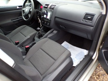 Volkswagen Golf V Hatchback 1.6 i 102KM 2005 Volkswagen Golf Klimtronic / 1.6 MPI / 102 KM / 5, zdjęcie 17