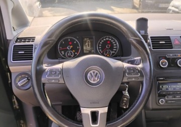 Volkswagen Touran II 1.6 TDI 105KM 2012 Volkswagen Touran 2012r, 1.6 TDI. Lekko przetarte boki. Jezdzi. 1.6 Diesel, zdjęcie 12