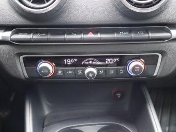Audi A3 8V Hatchback 3d 1.4 TFSI 122KM 2013 Audi A3 1.4 TFSI, Salon Polska, Xenon, Bi-Xenon, zdjęcie 11