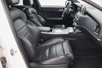 Kia Stinger Liftback 3.3 T-GDi 370KM 2018 Kia Stinger 3.3 T-GDI, Serwis ASO, 4X4, Automat, zdjęcie 8