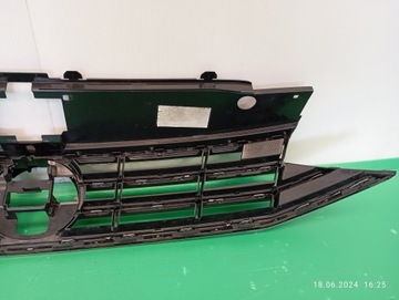 ГРИЛЬ VW PASSAT B8 R-LINE 19- 3G0853651