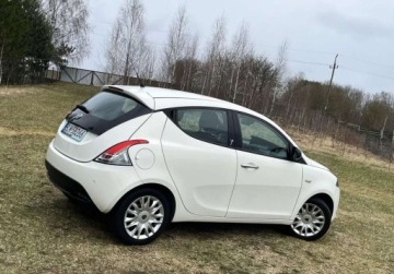 Lancia Ypsilon IV Hatchback 5d 1.3 Multijet 16v 95KM 2011 Lancia Ypsilon KLIMATYZACJA, zarejestrowany, czujniki cofania, ZERO KOROZJ, zdjęcie 2