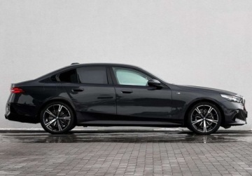 BMW Seria 5 G90-91 2025 BMW Seria 5 I wlasciciel M Sport Hak Gwarancja Bezwypadkowy FVAT23, zdjęcie 2