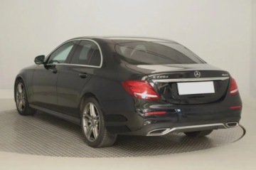 Mercedes Klasa E W213 Limuzyna 2.0 220d 194KM 2018 Mercedes E E 220 d 4MATIC, Salon Polska, zdjęcie 3