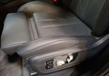 BMW XM SUV Plug-In 3.0 50e 476KM 2024 BMW XM 50 e x drive l M Fotel l Funkcja masazu dla kierowcy i pasazera l H, zdjęcie 12