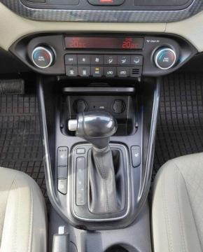 Kia Carens IV Minivan Facelifting 1.7 VGT CRDI 141KM 2017 Kia Carens 1.7 Diesel 141KM, zdjęcie 17