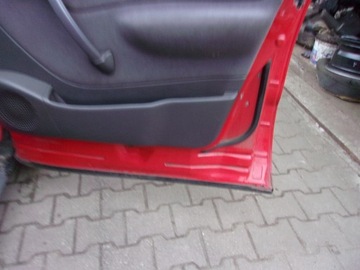 DVEŘE PRAVÉ PŘEDNÍ PRAVÝ - MERCEDES A TŘÍDA I 99R.