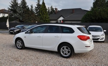 Opel Astra J Sports Tourer 1.4 Twinport ECOTEC 100KM 2012 Opel Astra 150 JAHRE Benzyna Tempomat Cz. parkowania Klimatyzacja 1.4 100KM, zdjęcie 9