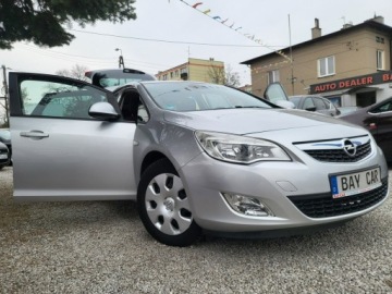 Opel Astra J Hatchback 5d 1.6 Twinport ECOTEC 115KM 2011 Opel Astra 1.6 115 KM 100% Przebieg 105 Tyś km, zdjęcie 1