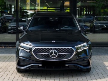 Mercedes Klasa E W214 Sedan 2.0 220d 197KM 2025 E Klasa 220 d 4-Matic AMG 2.0 (197KM) 2025, zdjęcie 1