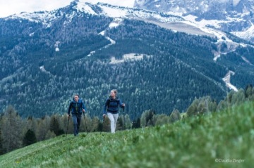 Трекинговые палки LEKI BLACK CARBON 100-135см