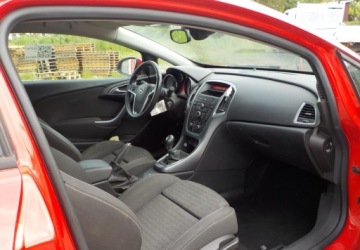 Opel Astra J GTC 1.4 Turbo ECOTEC 120KM 2013 Opel Astra Okazja 1.4 Benzyna 120KM, zdjęcie 18