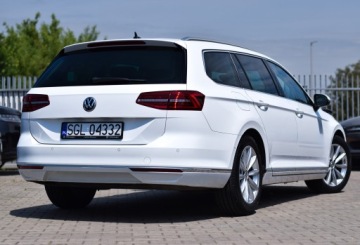 Volkswagen Passat B8 Variant 2.0 TDI BlueMotion SCR 150KM 2017 VW Passat TDi 150 DSG Highline ACC Alkantara Sam Parkuje Keyles Kamera Ledy, zdjęcie 7