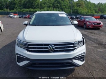 Volkswagen Tiguan II 2022 Volkswagen Tiguan 2022r, SE, 2.0T, 4x4 2.0 Benzyna 185KM, zdjęcie 2