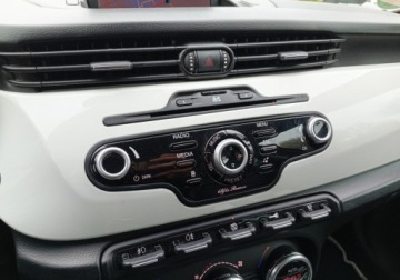 Alfa Romeo Giulietta Nuova II Hatchback 5d 1.4 TB 16v Mair 170KM 2012 Alfa Romeo Giulietta Zarejestrowany - bezwypadkowy - 1,4 - 170 KM - LPG 1.4, zdjęcie 31