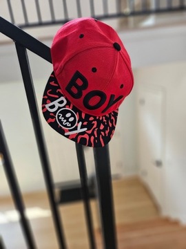 ДЕТСКАЯ КЕПКА ДЛЯ ХИП-ХОПА С МАЛЬЧИКОЙ ПИСЬМОМ, КРАСНАЯ